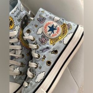 Cute Converse Girls Size US(2)
Used Very Good Condition